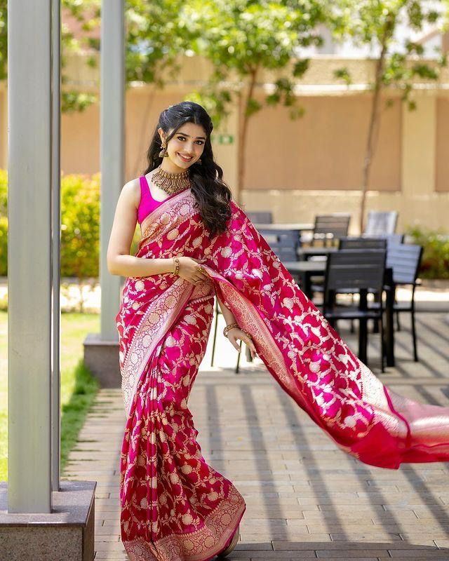 Posh Dark Pink Soft Silk Saree With Tremendous Blouse Piece