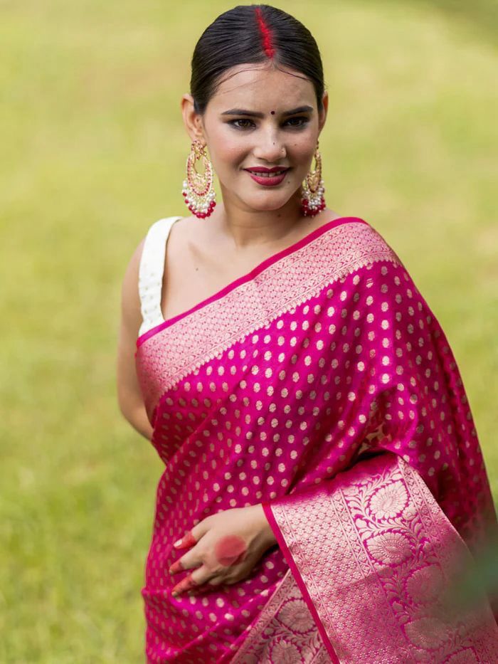 Glorious Dark Pink Soft Silk Saree With Propinquity Blouse Piece