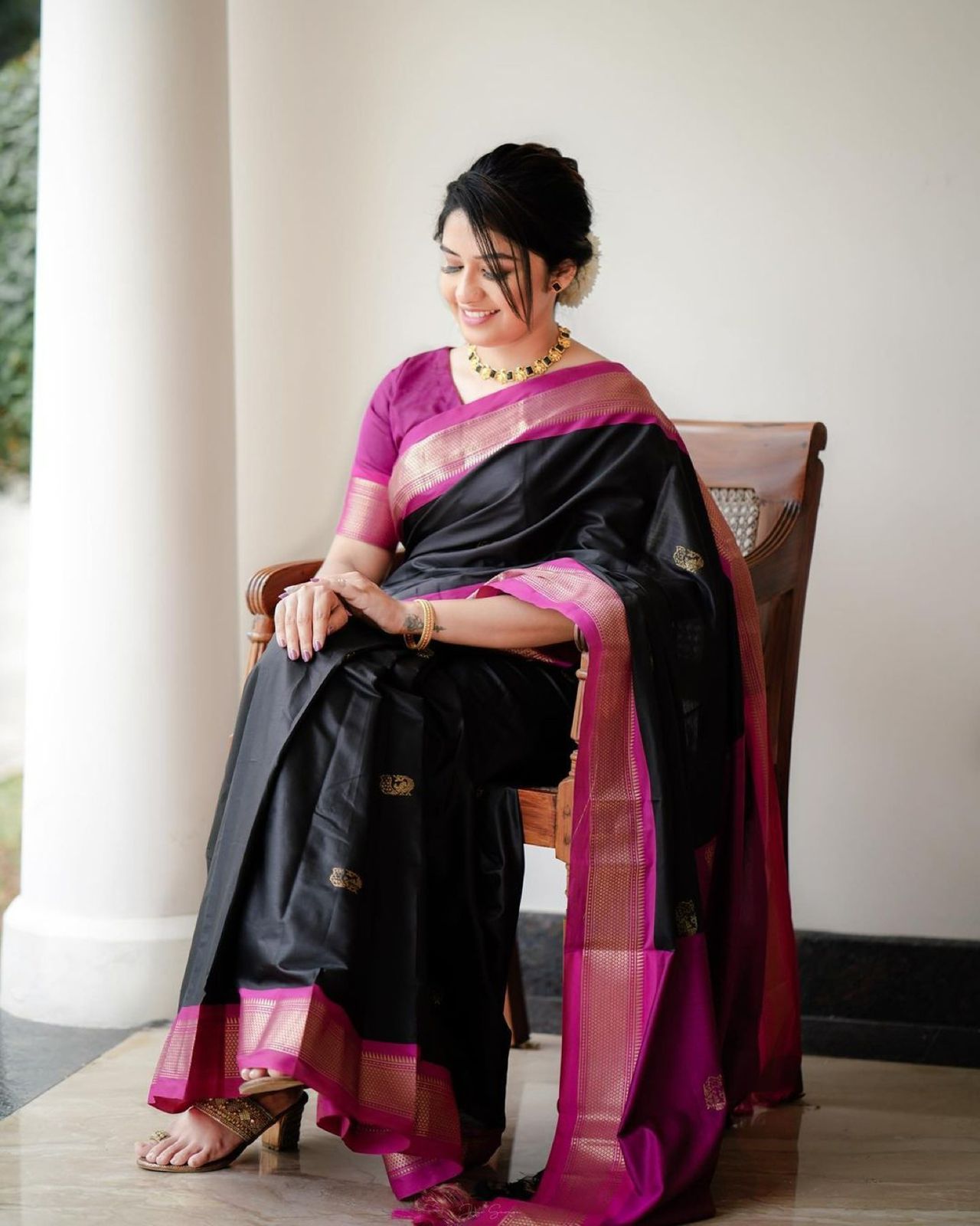 Ailurophile Black Soft Banarasi Silk Saree With Sumptuous Blouse Piece