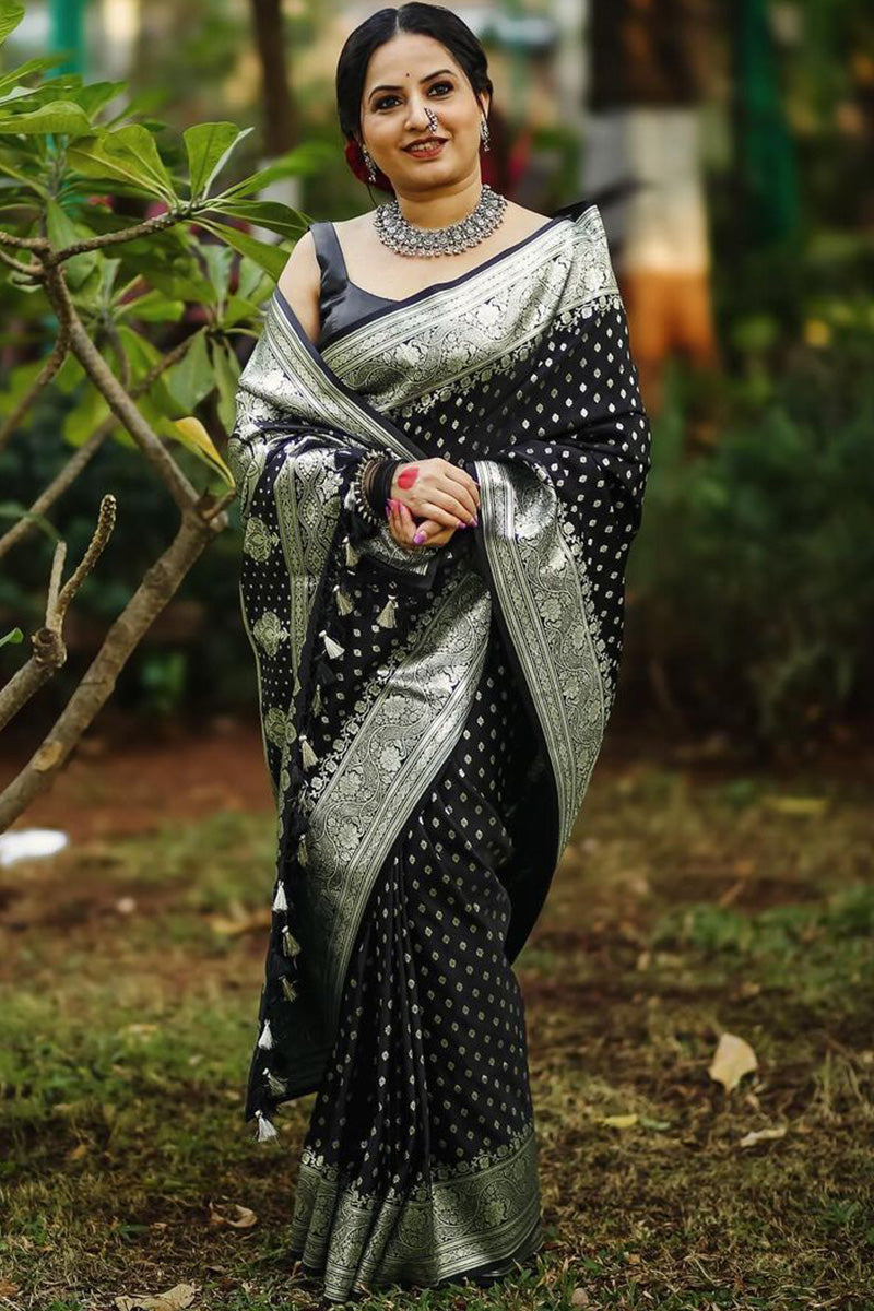 Dulcet Black Soft Silk Saree With Mesmerising Blouse Piece