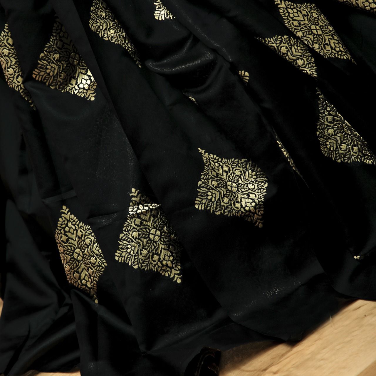 Sempiternal Black Soft Silk Saree With Exuberant Blouse Piece