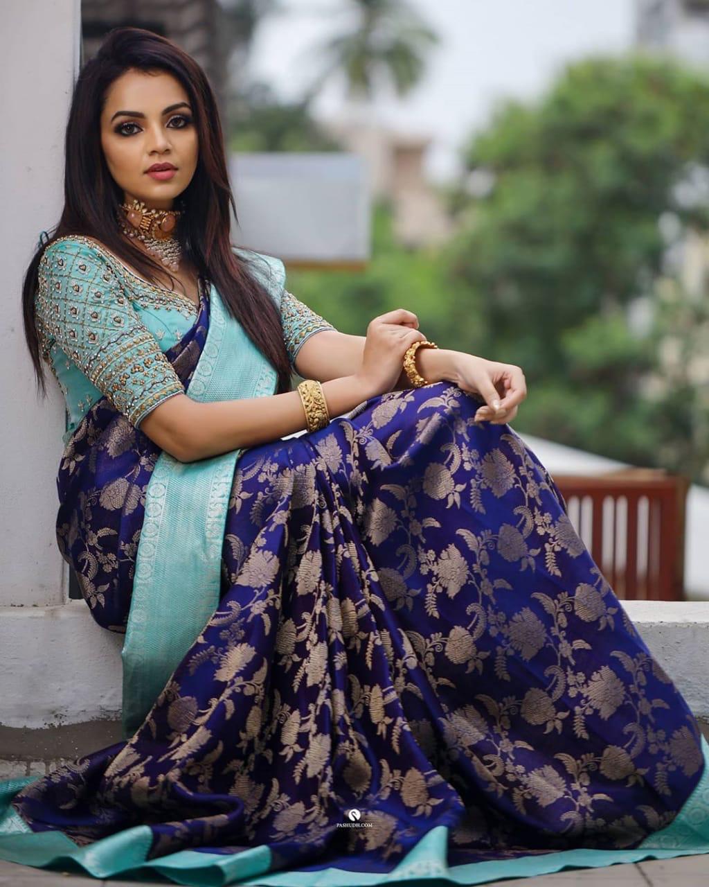 Ephemeral Blue Soft Silk Saree With Bucolic Blouse Piece