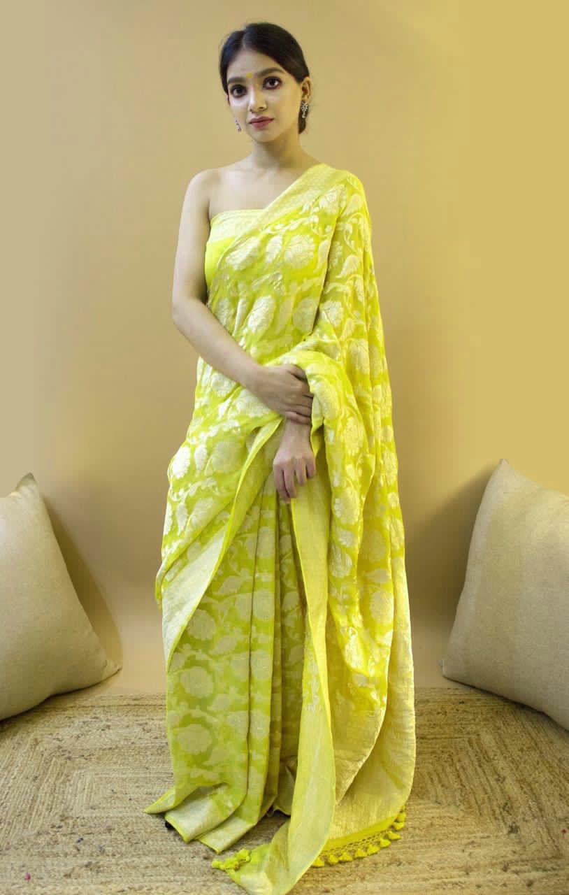 Enamoring Yellow Soft Silk Saree With Bewitching Blouse Piece