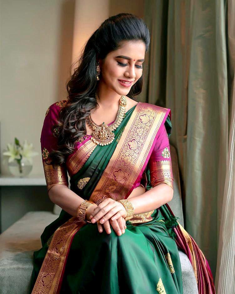 Deserving Green Soft Silk Saree With Prettiest Blouse Piece