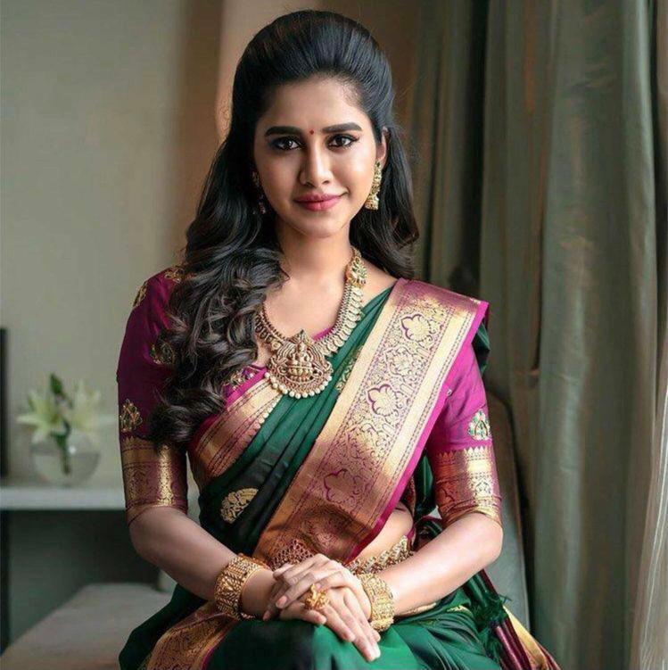 Deserving Green Soft Silk Saree With Prettiest Blouse Piece