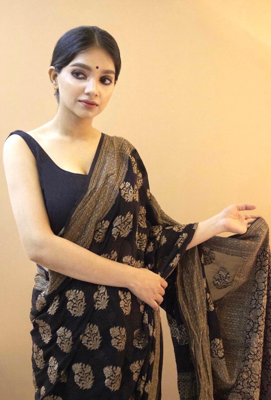 Profuse Black Soft Silk Saree With Devastating Blouse Piece