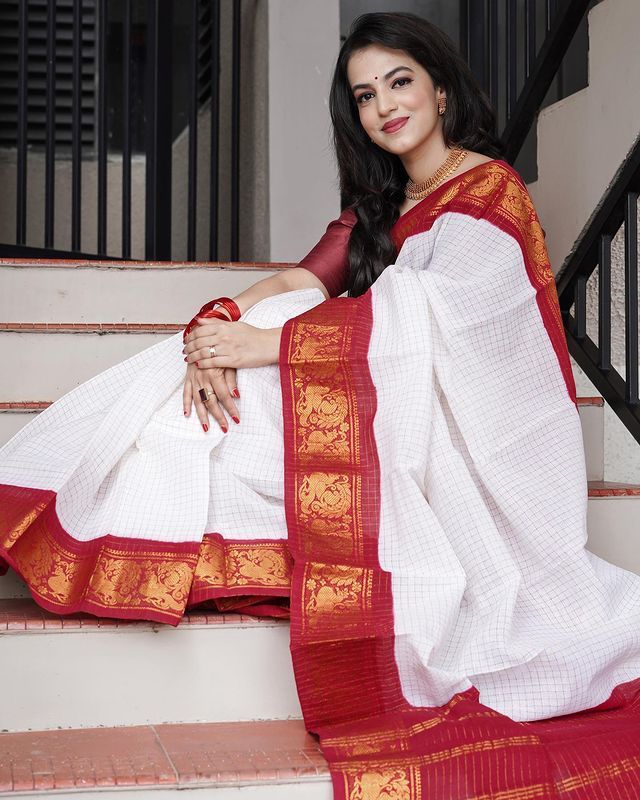 Trendy Off White Soft Banarasi Silk Saree With Demure Blouse Piece