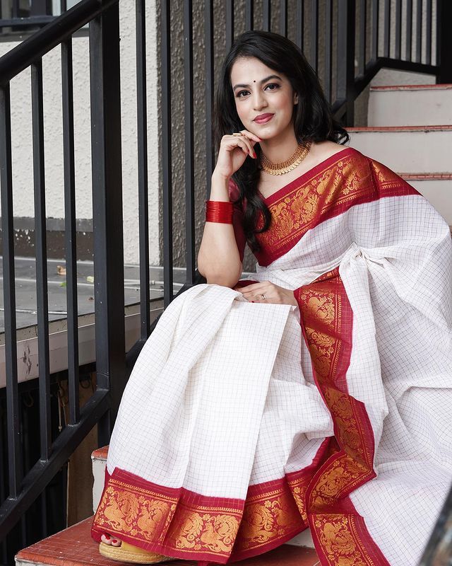 Trendy Off White Soft Banarasi Silk Saree With Demure Blouse Piece