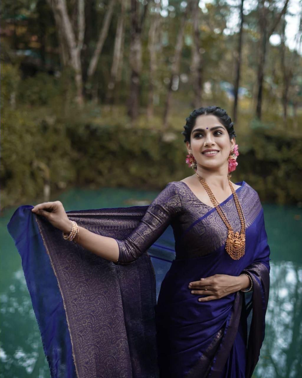 Susurrous Navy Blue Soft Silk Saree With Woebegone Blouse Piece