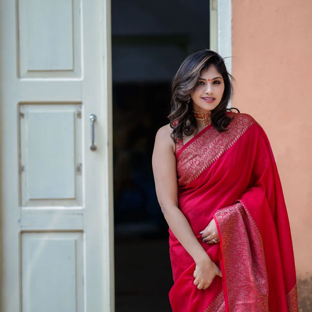 Flaunt Red Soft Silk Saree With An Blouse Piece