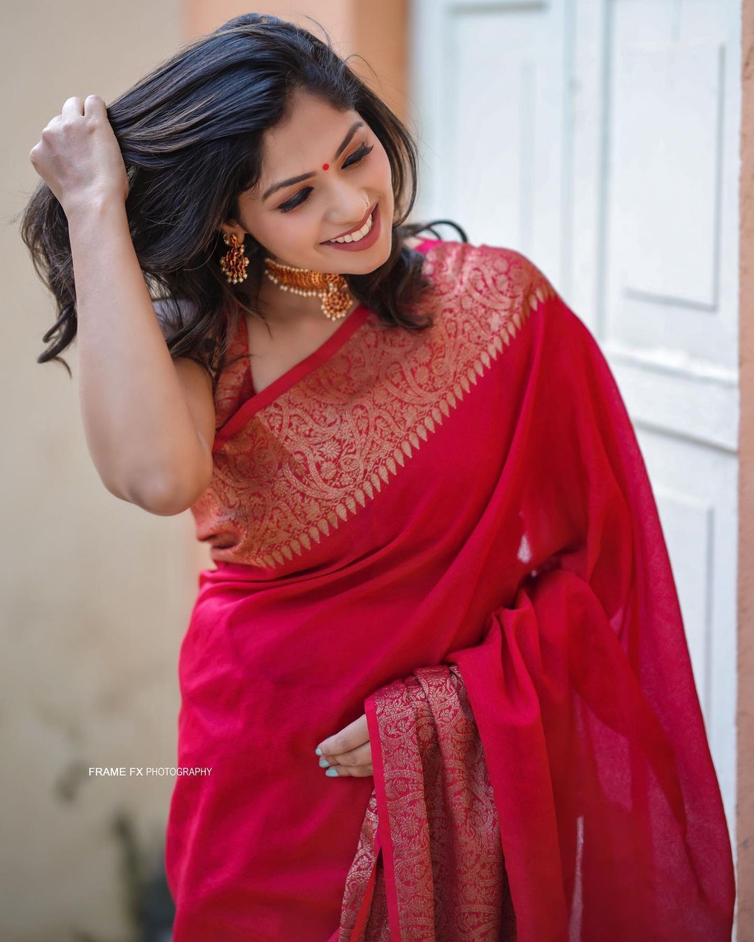 Flaunt Red Soft Silk Saree With An Blouse Piece