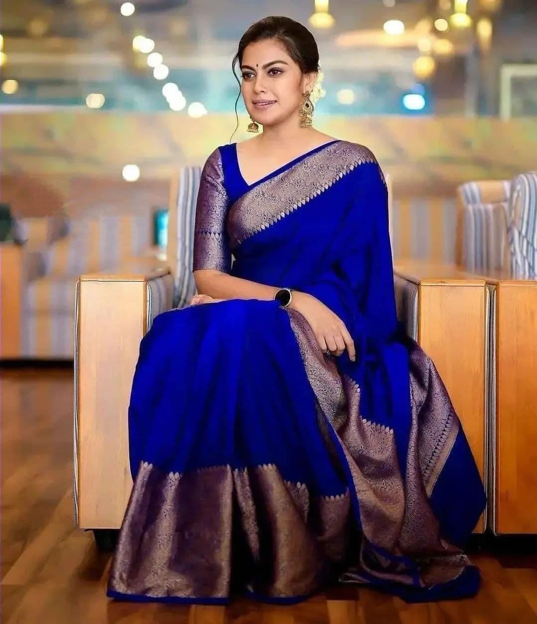 Snazzy Royal Blue Soft Silk Saree With Susurrous Blouse Piece