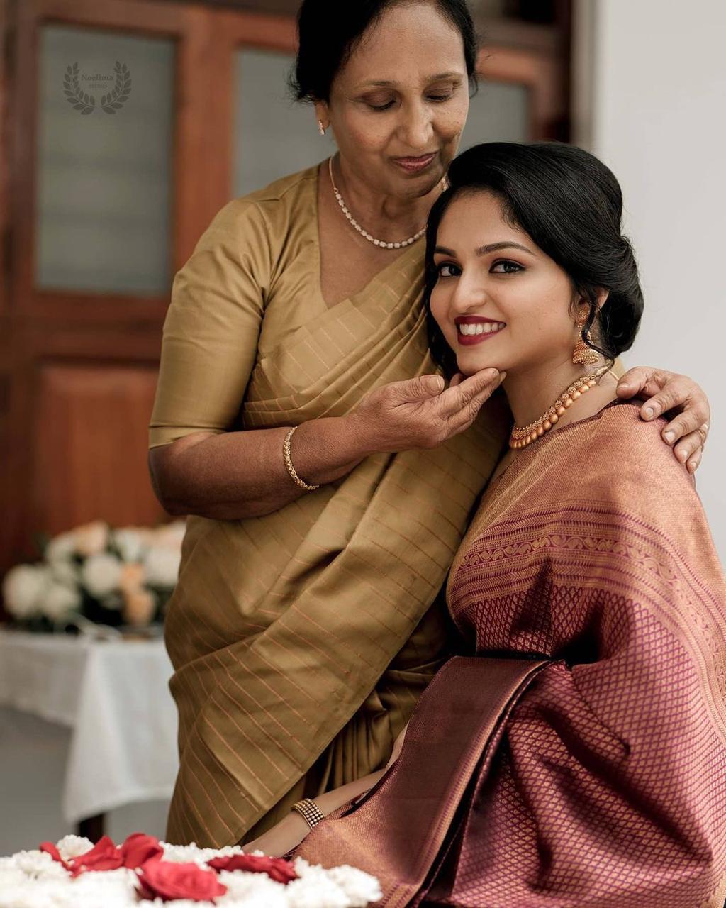 Bewitching Maroon Soft Silk Saree With Bucolic Blouse Piece