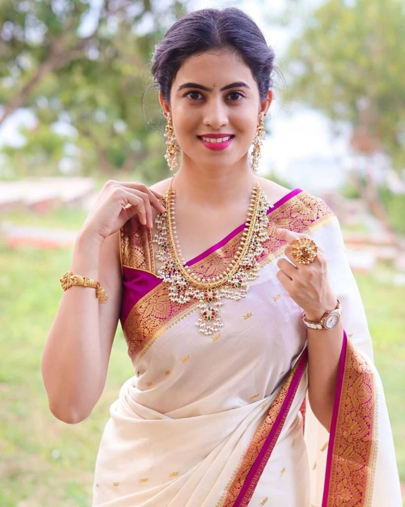 Snazzy Off White Soft Silk Saree With Wonderful Blouse Piece