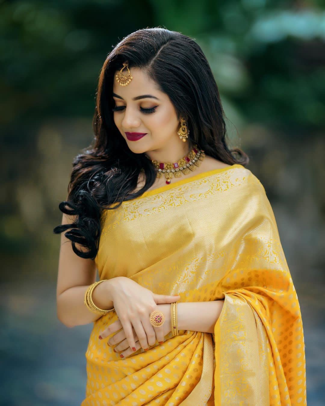 Splendorous Yellow Soft Banarasi Silk Saree With Engaging Blouse Piece