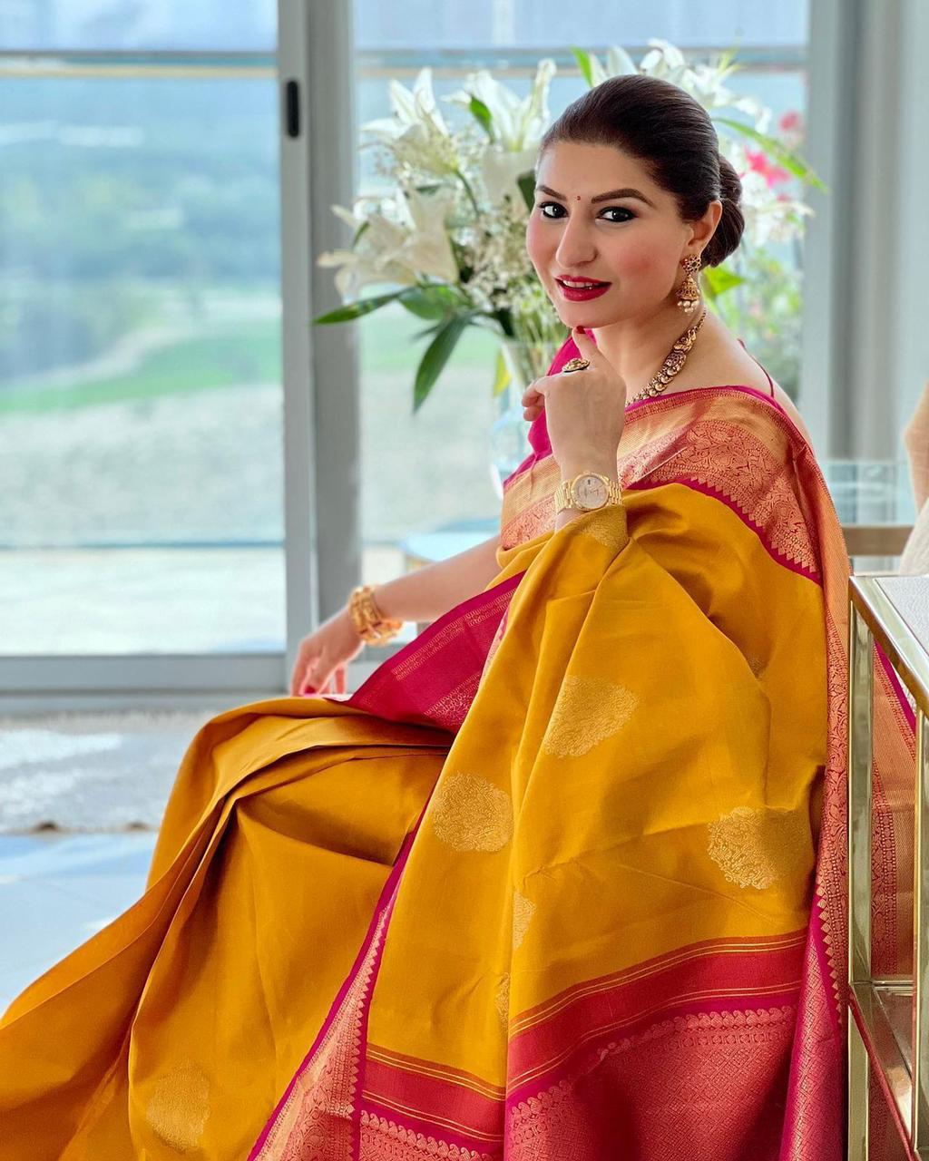 Diaphanous Yellow Soft Banarasi Silk Saree With Moiety Blouse Piece