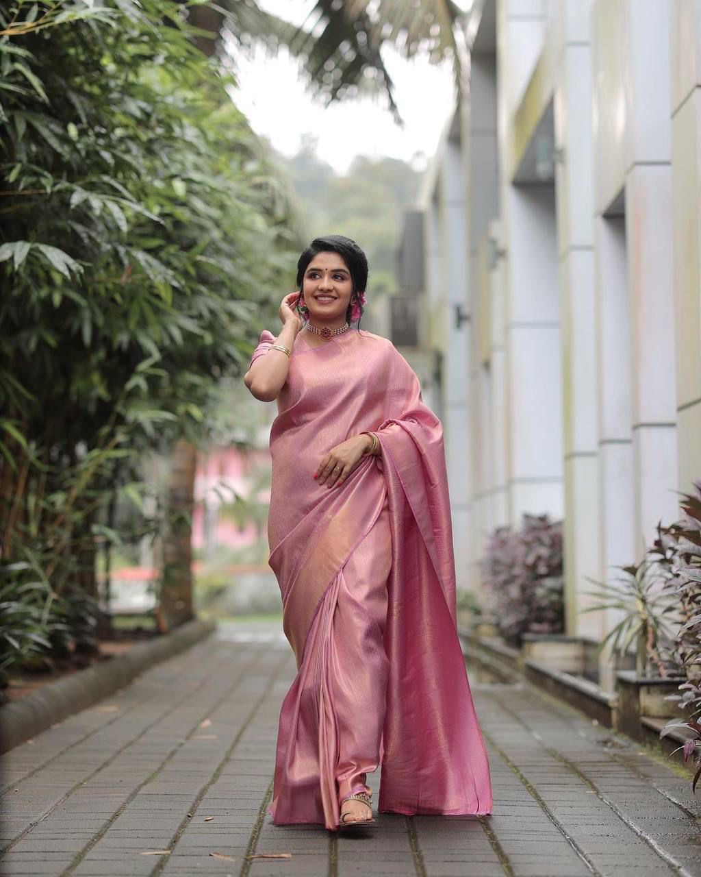 Sumptuous Pink Soft Silk Saree With Gratifying Blouse Piece