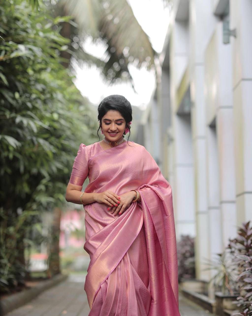 Sumptuous Pink Soft Silk Saree With Gratifying Blouse Piece