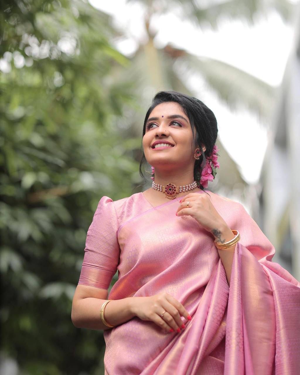 Sumptuous Pink Soft Silk Saree With Gratifying Blouse Piece