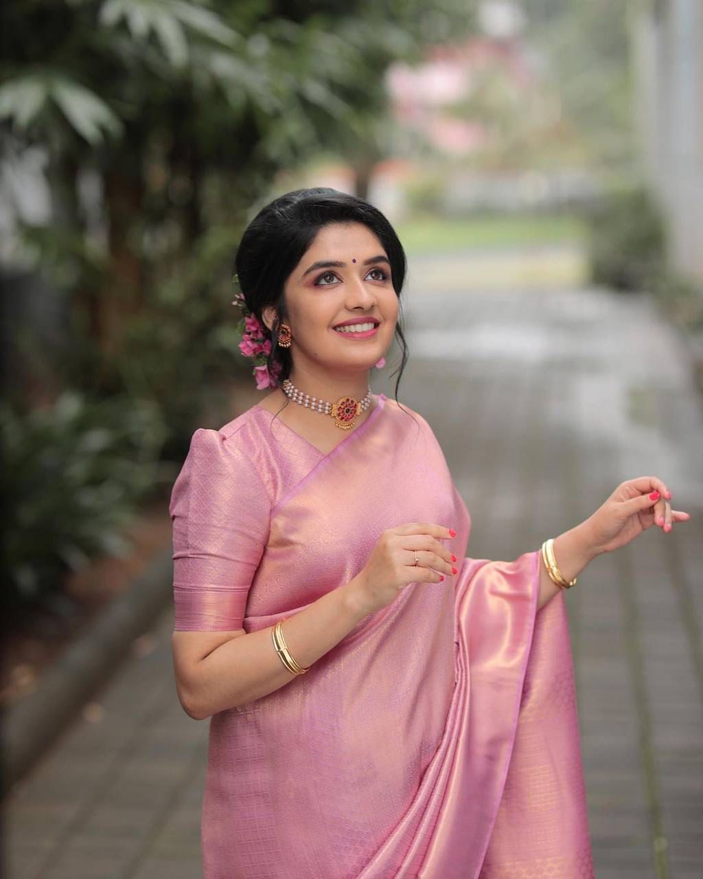 Sumptuous Pink Soft Silk Saree With Gratifying Blouse Piece