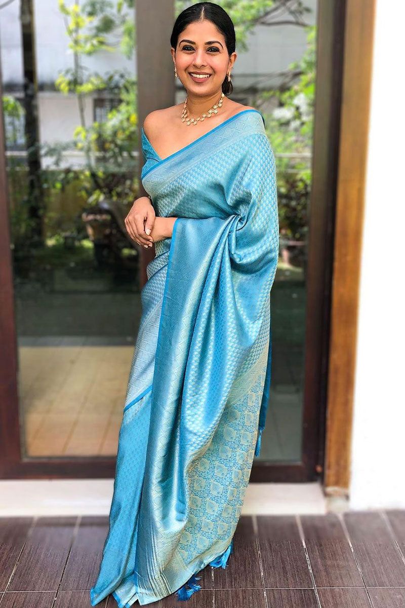 Ethereal Firozi Soft Silk Saree With Innovative Blouse Piece