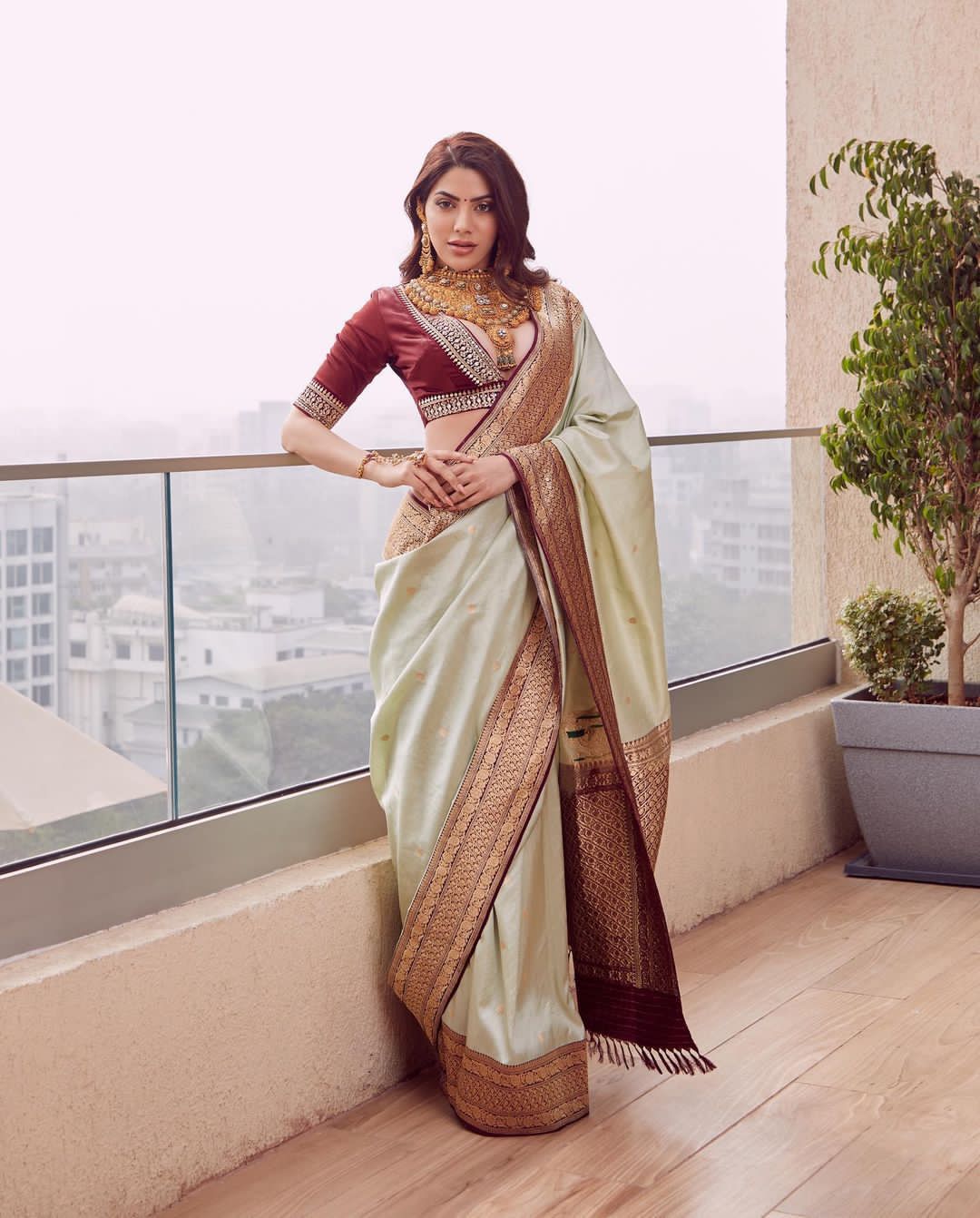 Luminous Grey Soft Silk Saree With Dulcet Blouse Piece