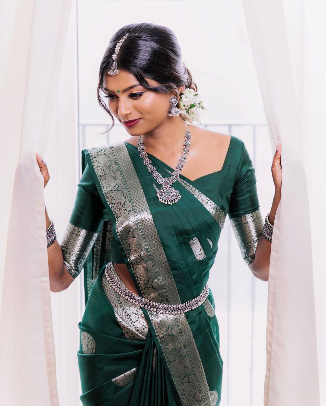 Pretty Dark Green Soft Banarasi Silk Saree With Flattering Blouse Piece