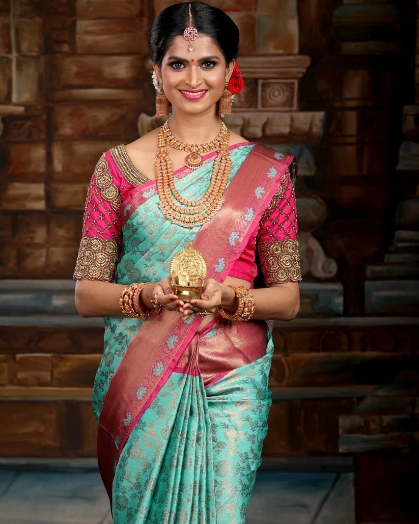 Entrancing Sky Soft Silk Saree With Girlish Blouse Piece