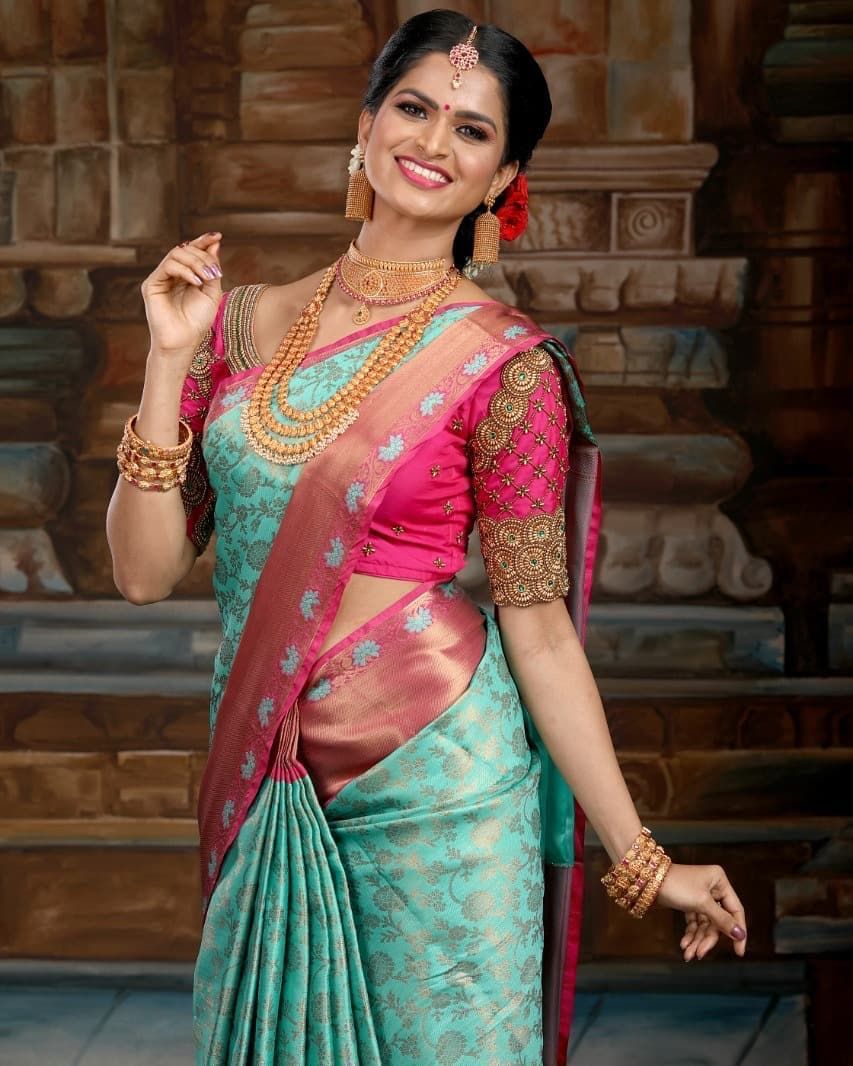 Entrancing Sky Soft Silk Saree With Girlish Blouse Piece