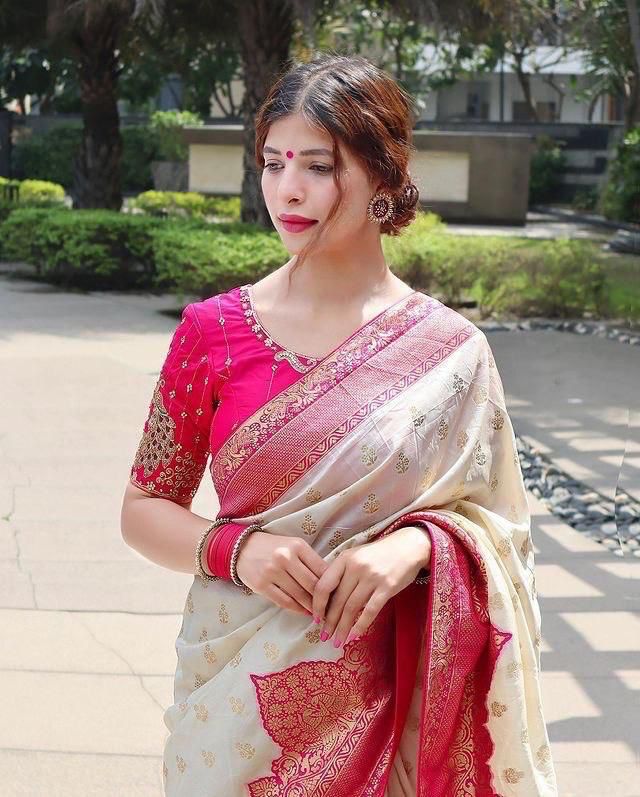 Prominent Beige Soft Silk Saree With Nemesis Blouse Piece