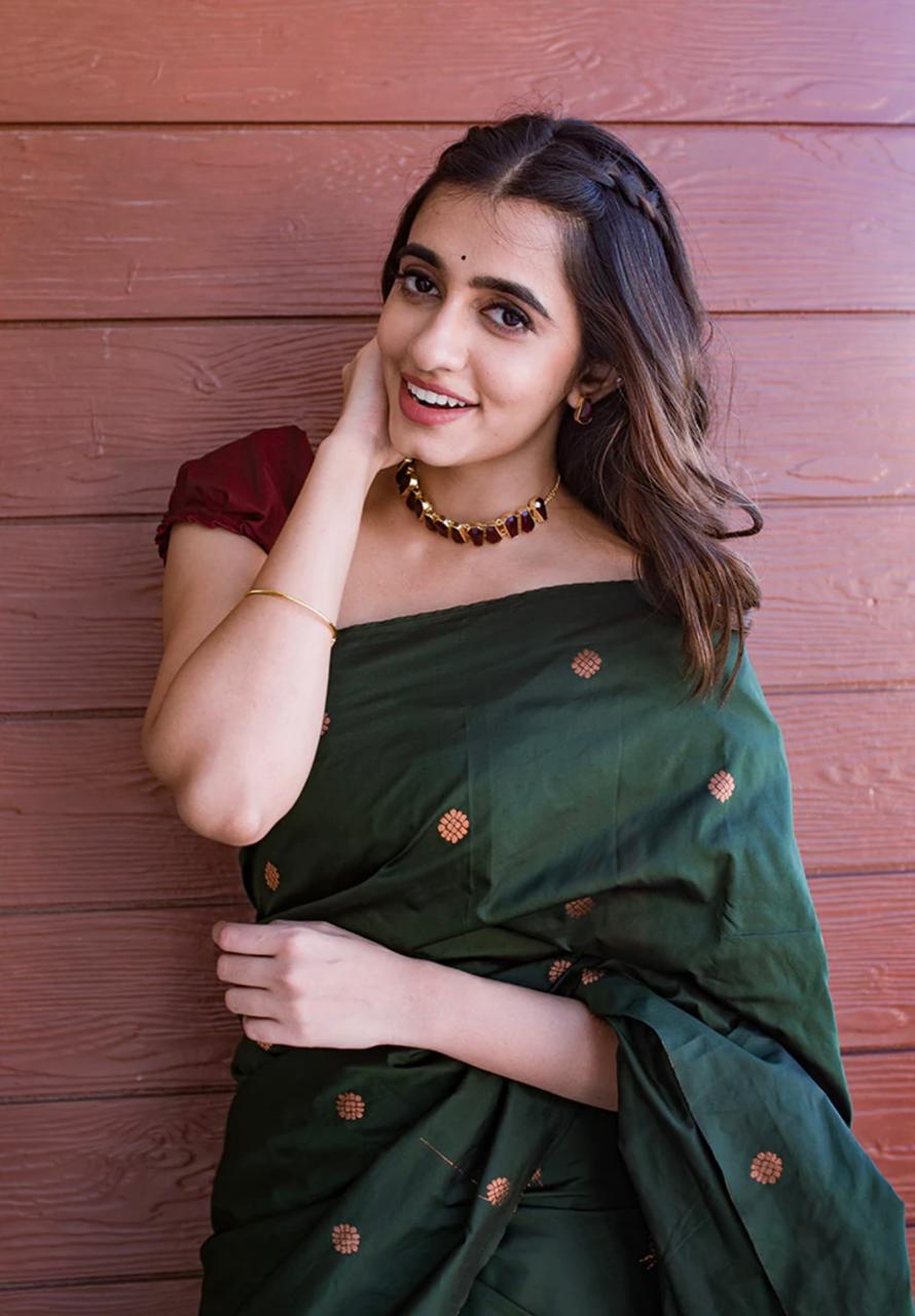 Embrocation Dark Green Soft Silk Saree With Admirable Blouse Piece