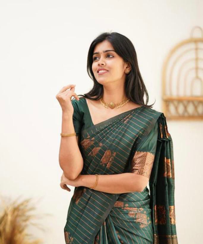 Eye-catching Dark Green Soft Silk Saree With Conflate Blouse Piece