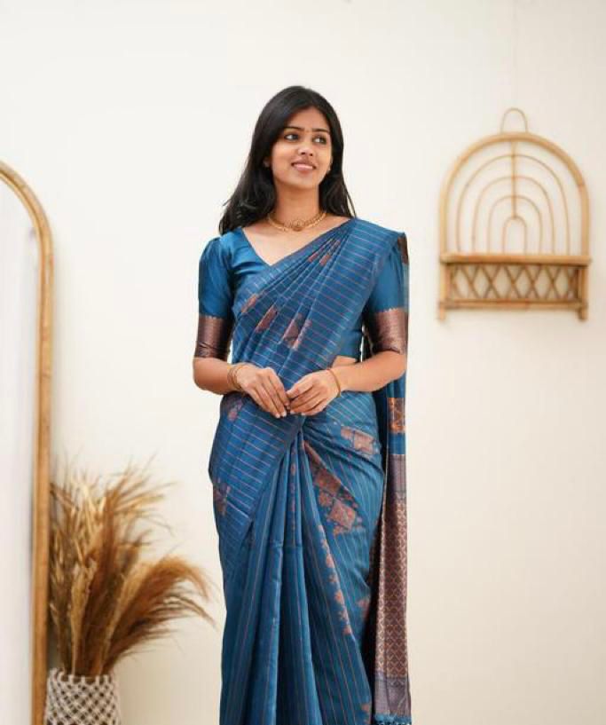 Dazzling Rama Soft Silk Saree With An Blouse Piece