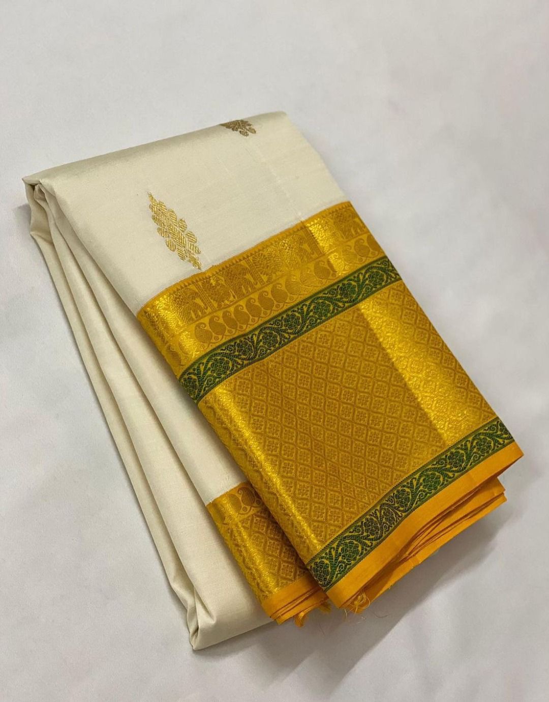 Exuberant Off White Soft Silk Saree With Most Blouse Piece