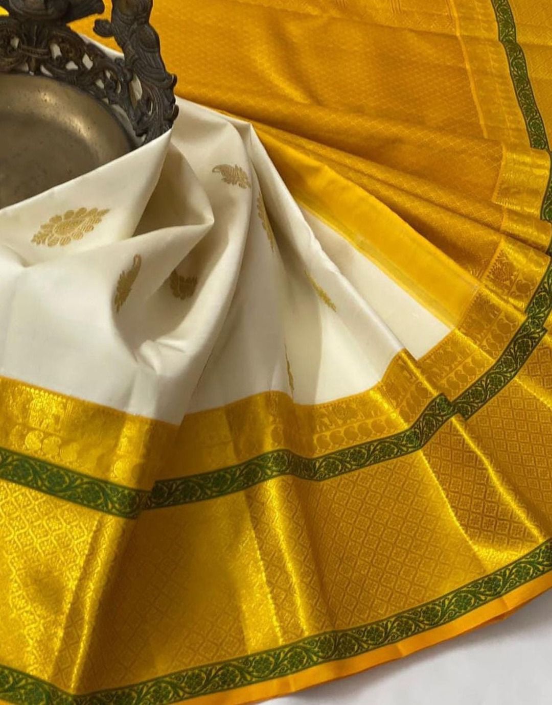 Exuberant Off White Soft Silk Saree With Most Blouse Piece