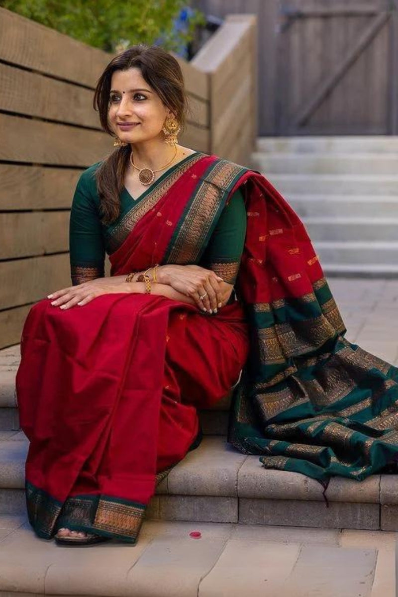 Lissome Red Soft Silk Saree With Enticing Blouse Piece