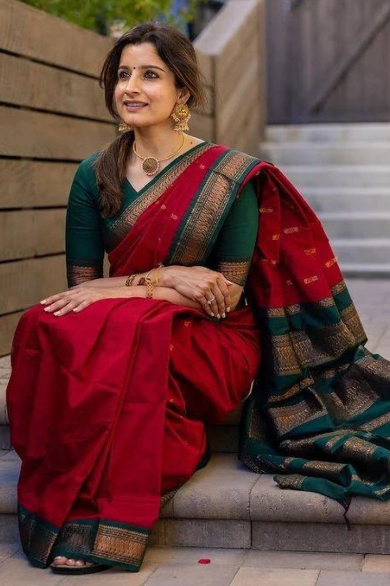 Lissome Red Soft Silk Saree With Enticing Blouse Piece