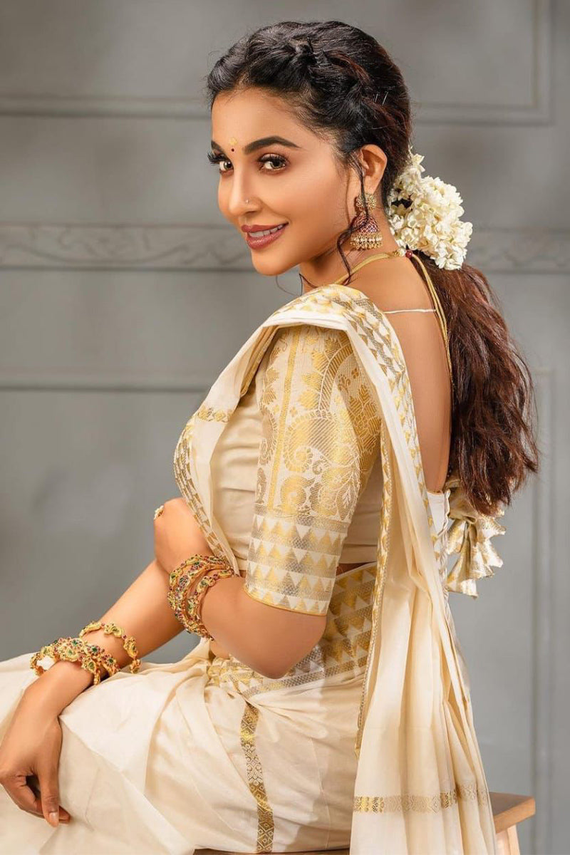 Engrossing Off White Soft Silk Saree With Palimpsest Blouse Piece