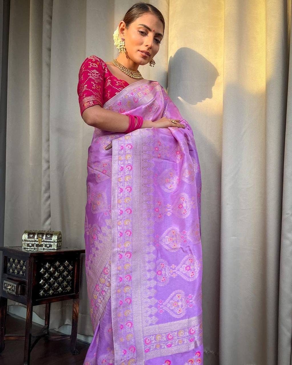 Jubilant Lavender Soft Silk Saree With Scrupulous Blouse Piece