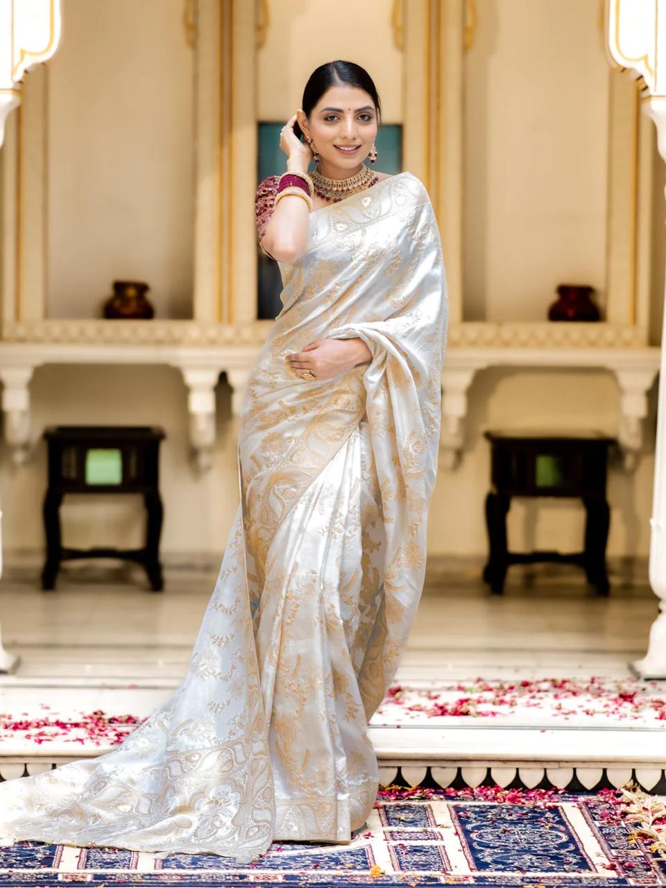 Exemplary Off White Soft Silk Saree With Unequalled Blouse Piece