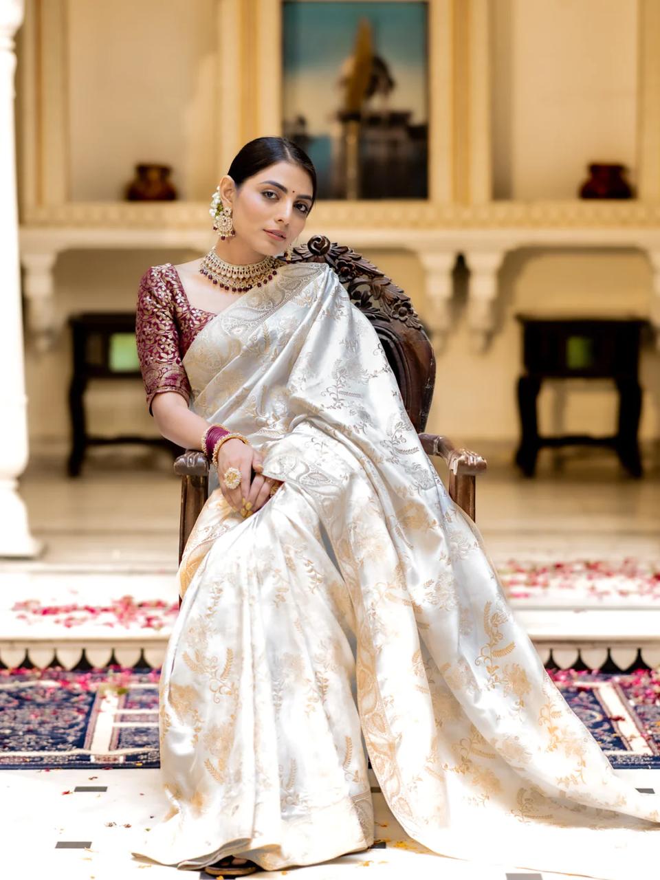 Exemplary Off White Soft Silk Saree With Unequalled Blouse Piece