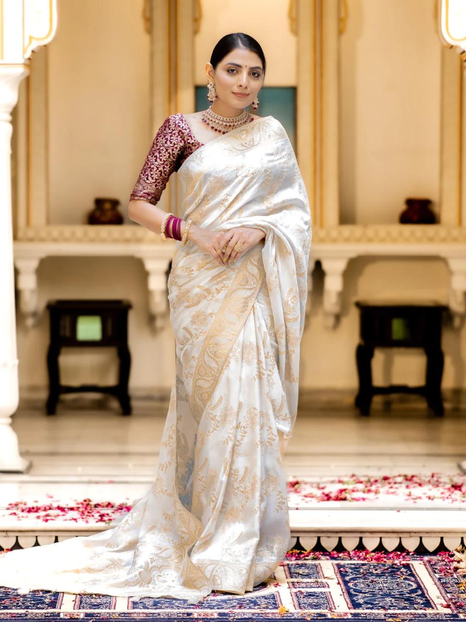 Exemplary Off White Soft Silk Saree With Unequalled Blouse Piece