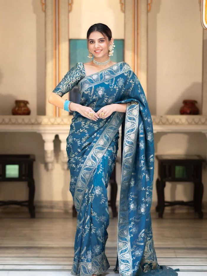 Lassitude Rama Soft Silk Saree With Seraphic Blouse Piece