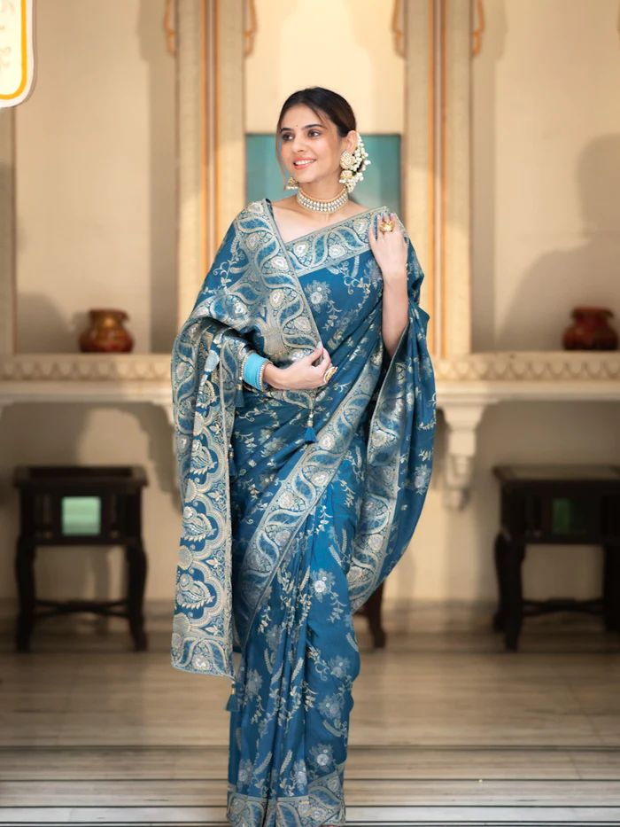 Lassitude Rama Soft Silk Saree With Seraphic Blouse Piece