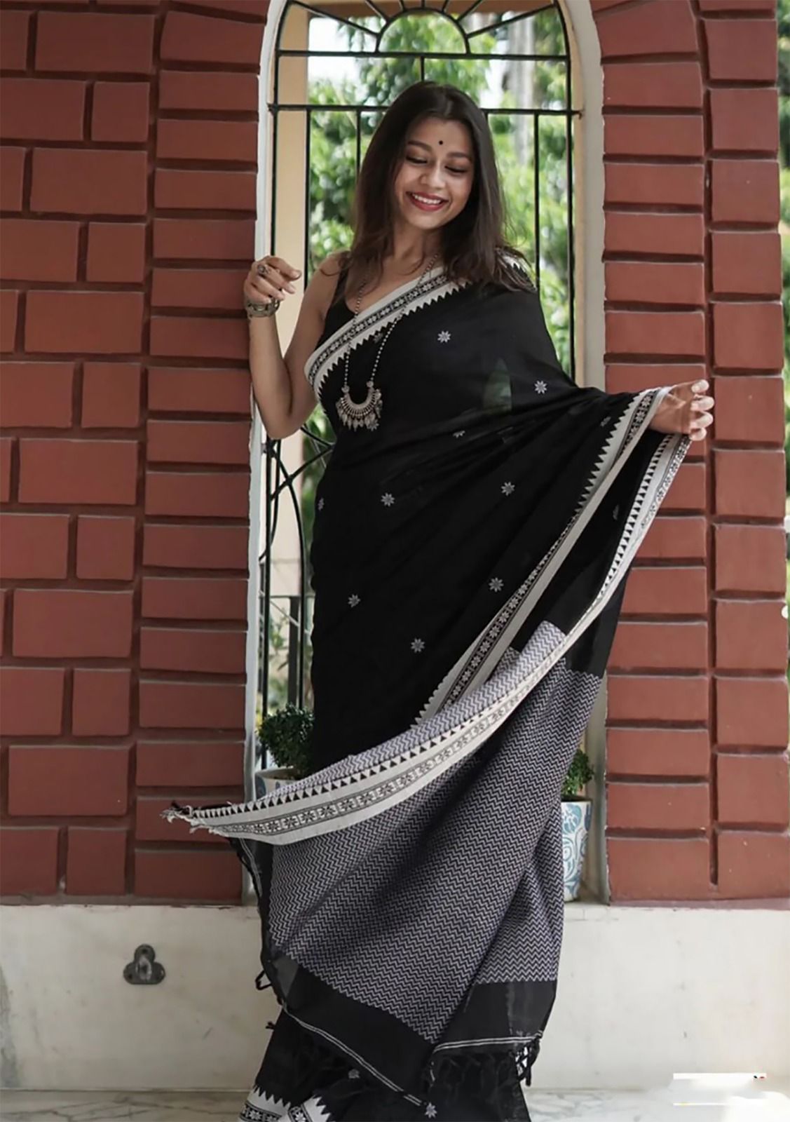 Excellent Black Cotton Silk Saree With Vivacious Blouse Piece