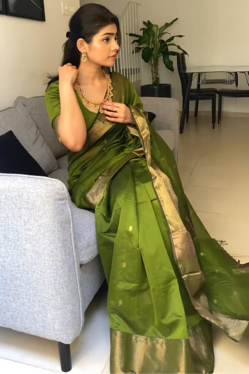 Flattering Green Cotton Silk Saree With Marvellous Blouse Piece