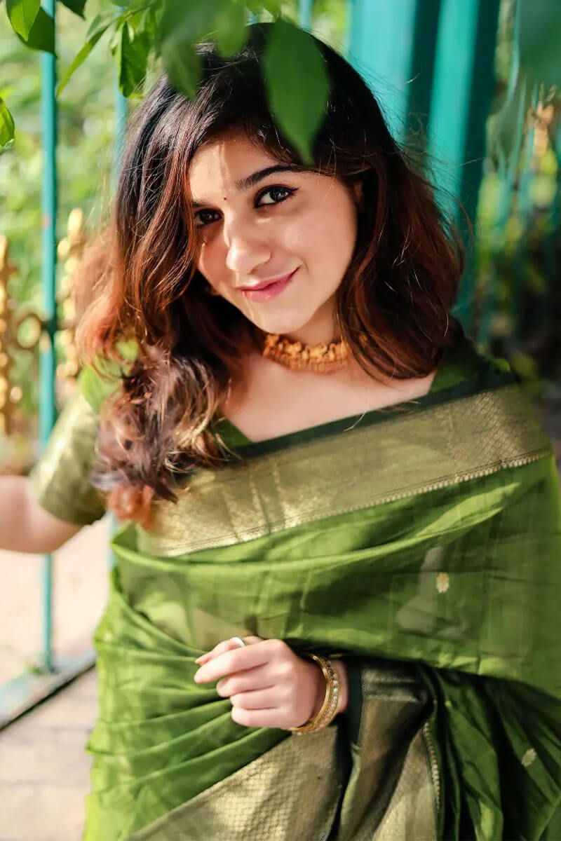 Unique Green Cotton Silk Saree With Gleaming Blouse Piece