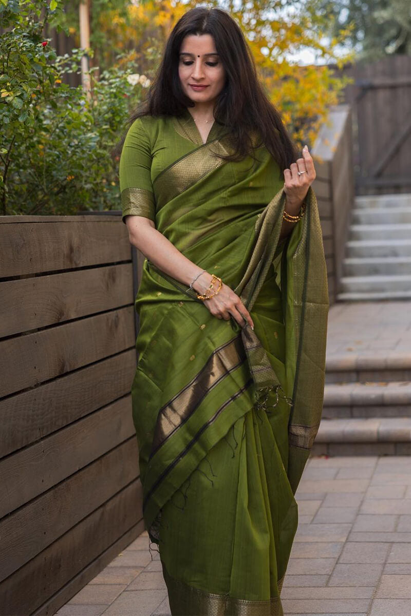 Flattering Green Cotton Silk Saree With Prominent Blouse Piece