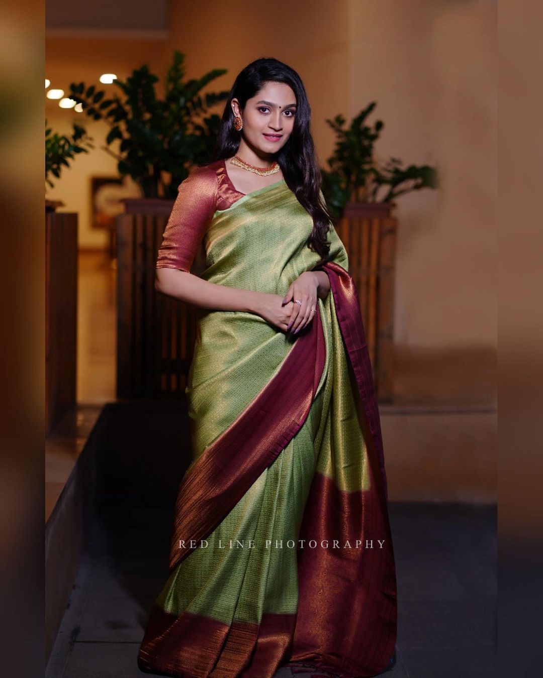 Mesmeric Green Soft Silk Saree With Enigmatic Blouse Piece