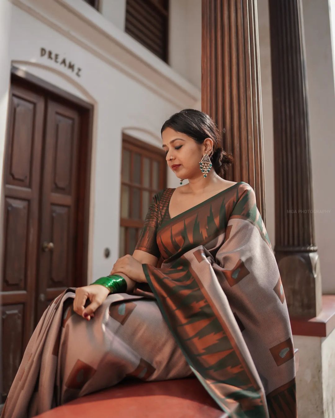 Sonorous Grey Soft Silk Saree With Rhapsodic Blouse Piece